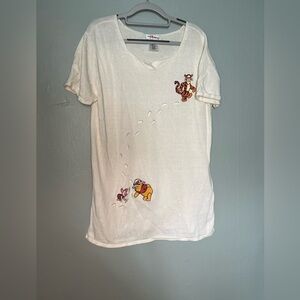 The Disney Store vintage Winnie the Pooh and Tigger footprint tshirt linen blend